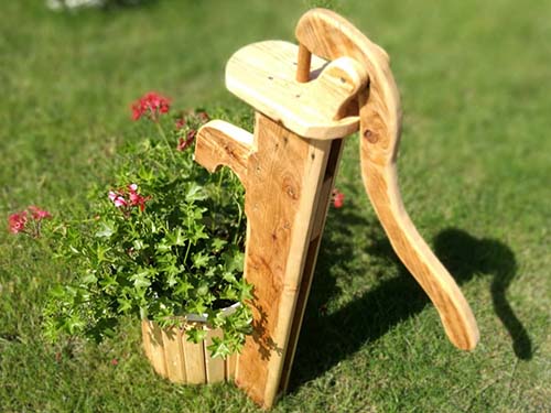 Workshop: Dekorační květináč - dřevěná ruční pumpa